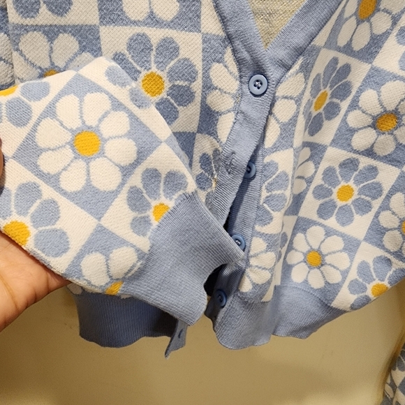 Stella Tweed Y2K Daisy Print V neck button Down Crop sweater size M - Picture 5 of 10
